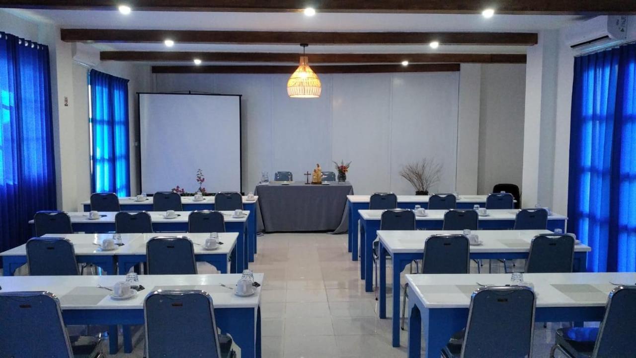 Anjo Maumere Hotel & Restaurant Extérieur photo