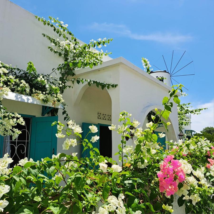 Anjo Maumere Hotel & Restaurant Extérieur photo